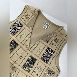 Vtg Women's Tan Green Floral Embroidered Vest 90's Cottagecore Size Medium GHQ4.